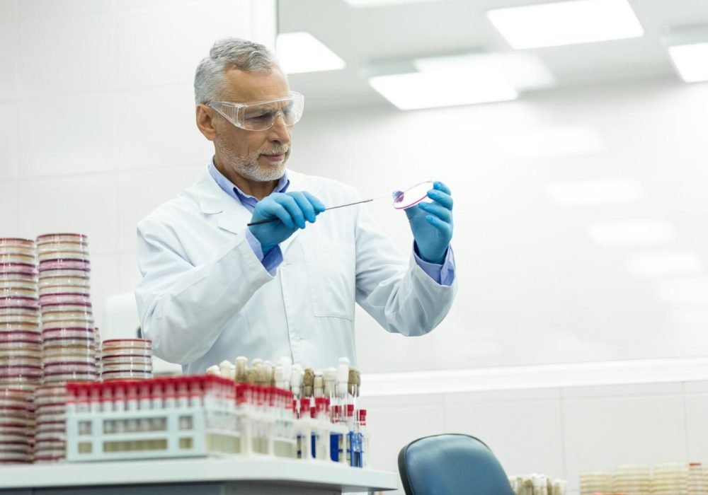 serious-mature-microbiologist-working-in-modern-cl-Y7DXCU9.jpg